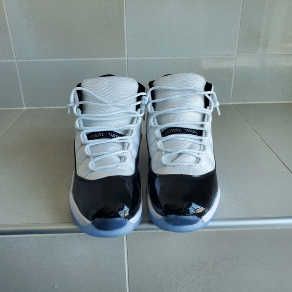 Mens Jordan 11s - Picture 2 of 5